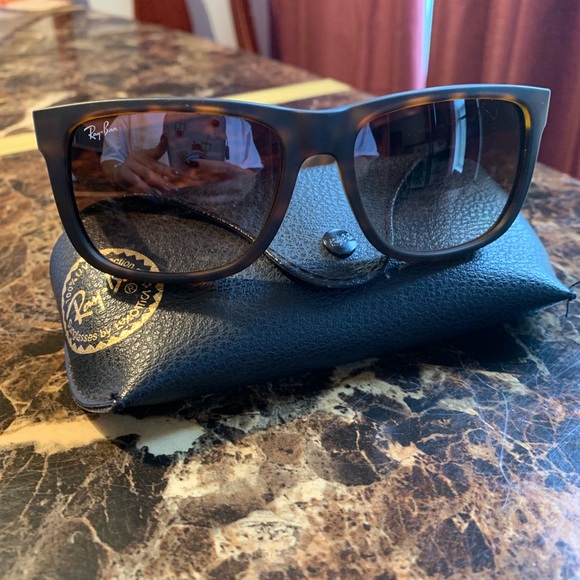 Ray Ban Sunglasses - Picture 4 of 4